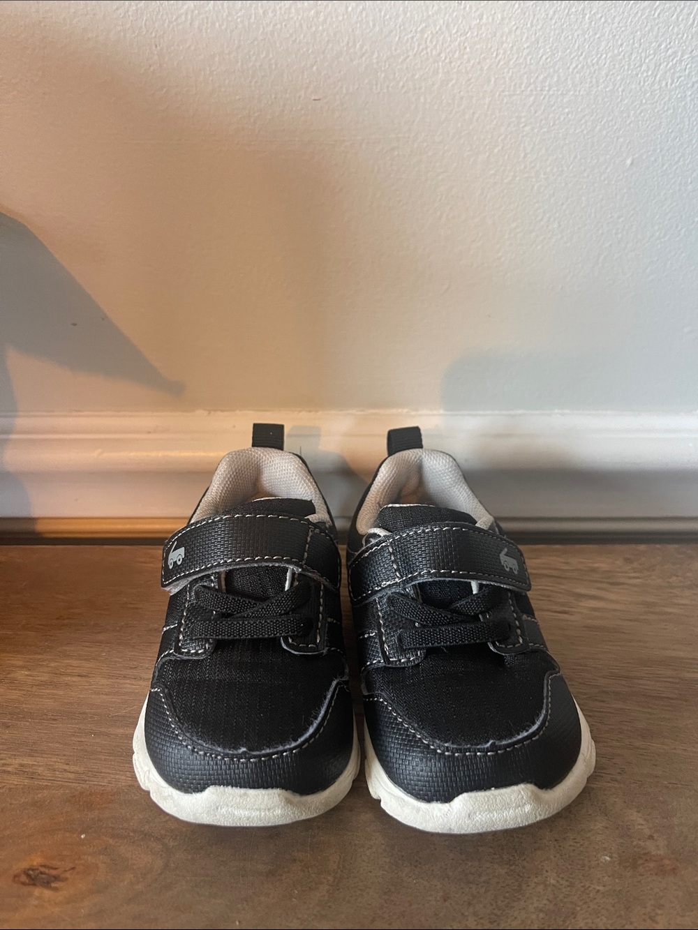 See Kai Run Black Sneakers Size 5